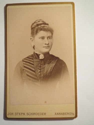 Annaberg frau im kleid - im,
