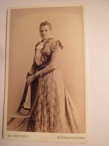 Berlin stehende frau im - stehende,