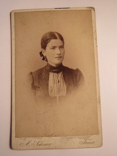 Trier junge frau - -,