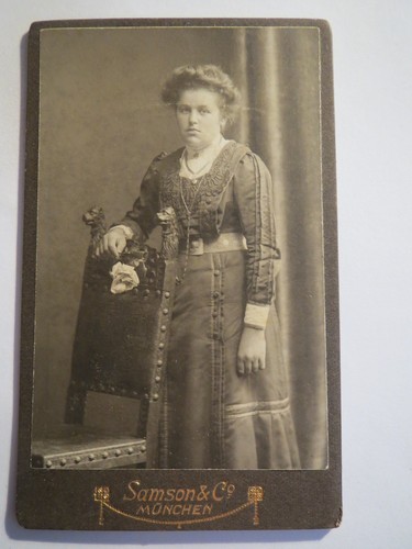 München stehende frau im - münchen,