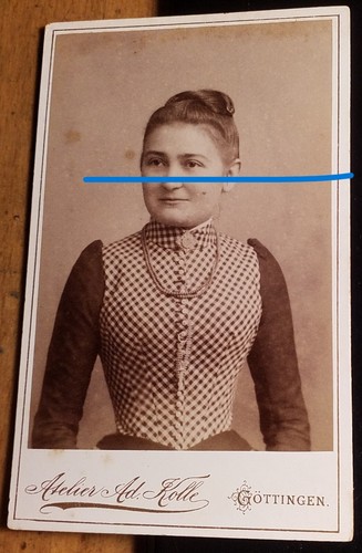 Frau mit frisur schmuck - mit,