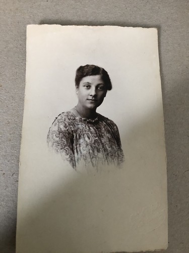Vintage fotokarte junge frau - fotokarte,